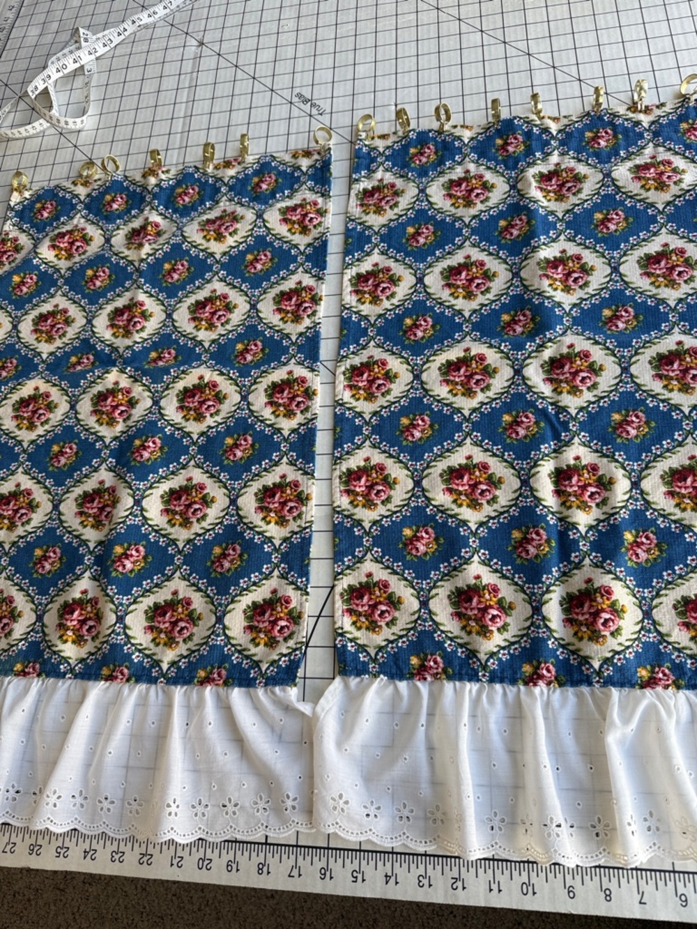 Vintage Handmade Cottage Rose Cafe Curtains Pair Blue Floral Eyelet Ruffle